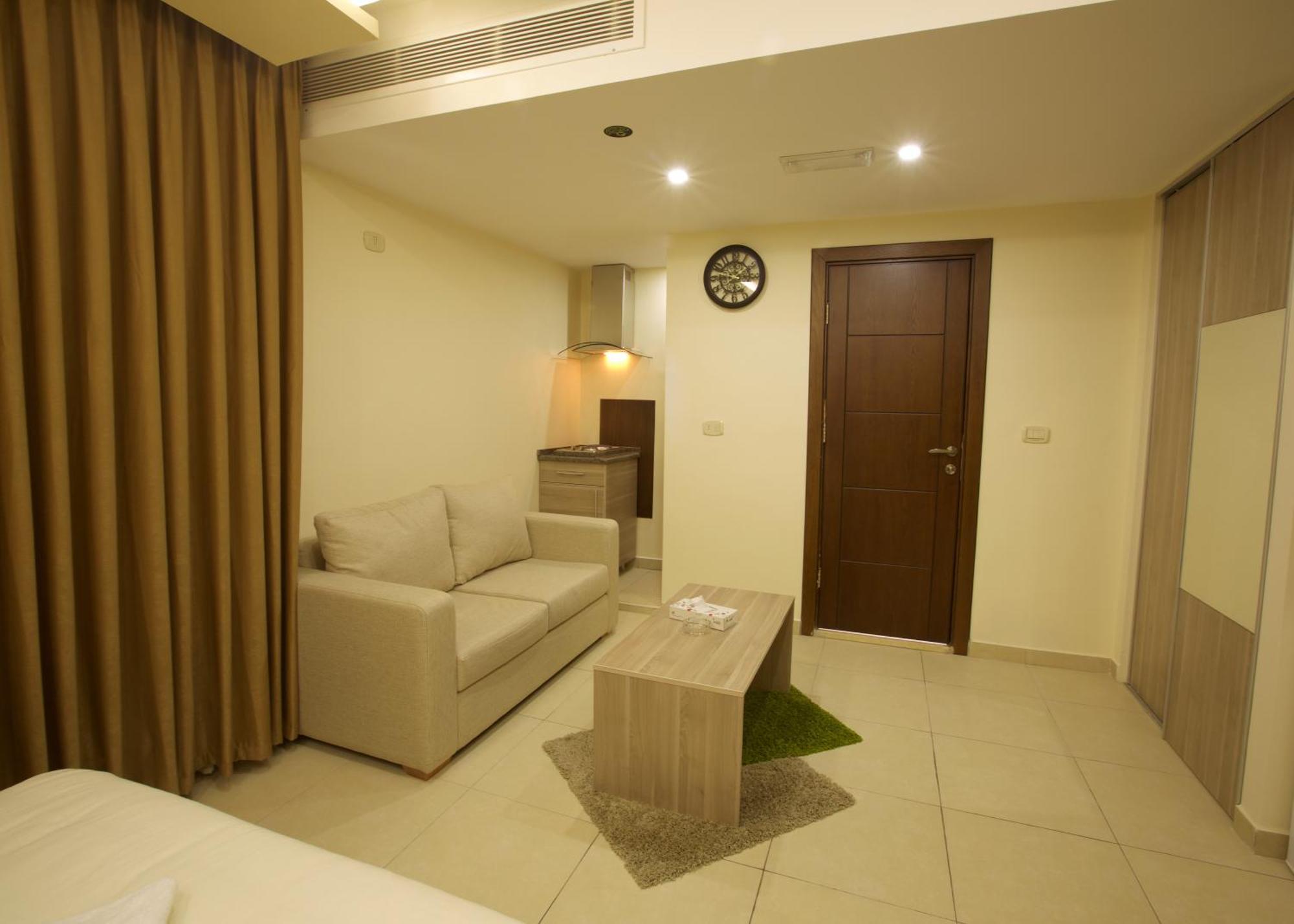 Lujain Hotel فندق النور واللجين Amman Esterno foto