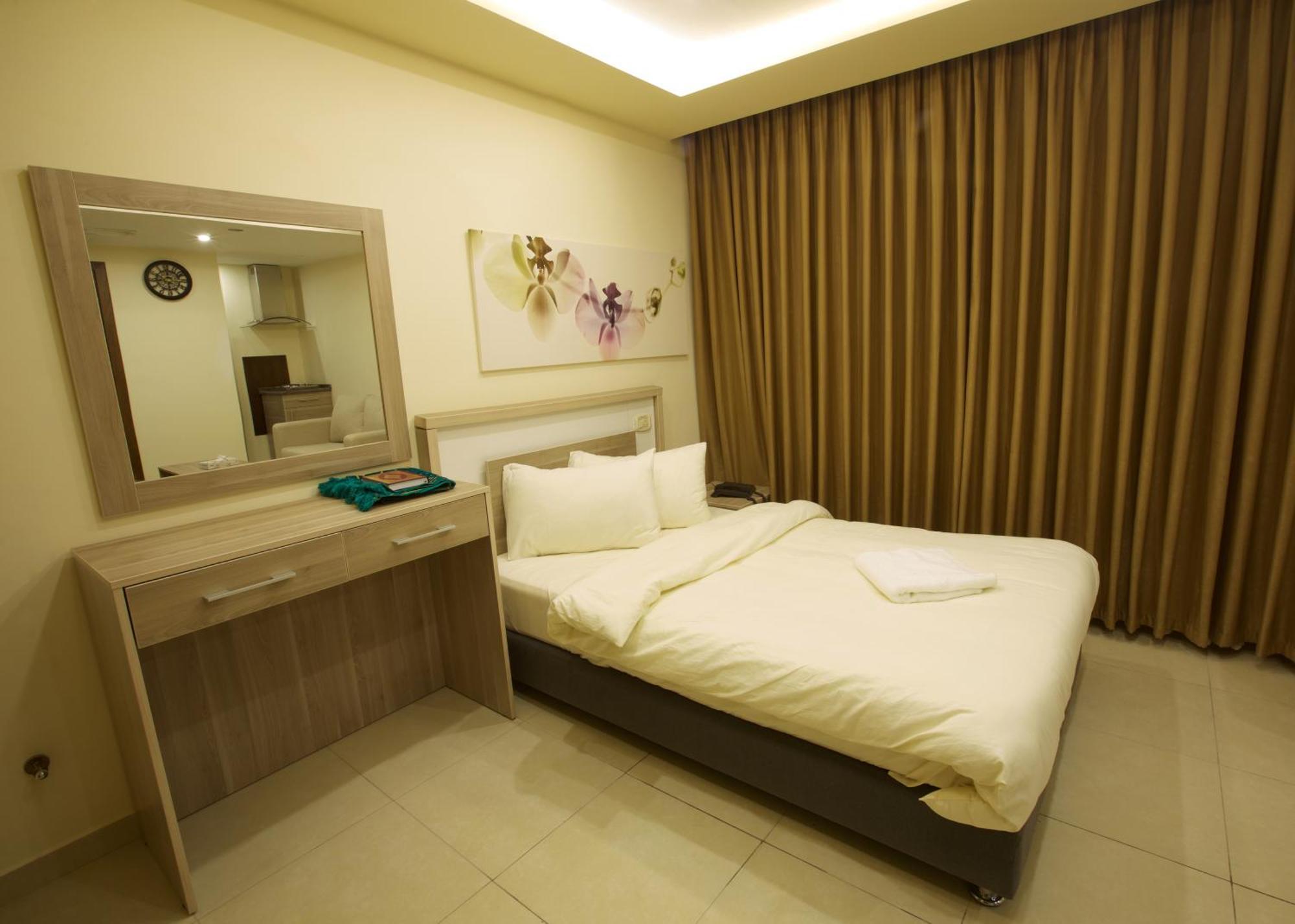 Lujain Hotel فندق النور واللجين Amman Camera foto